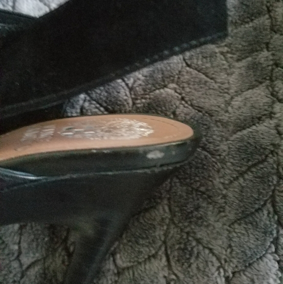 Beautiful Vince Camuto Suede & Leather Heels! - Picture 10 of 11